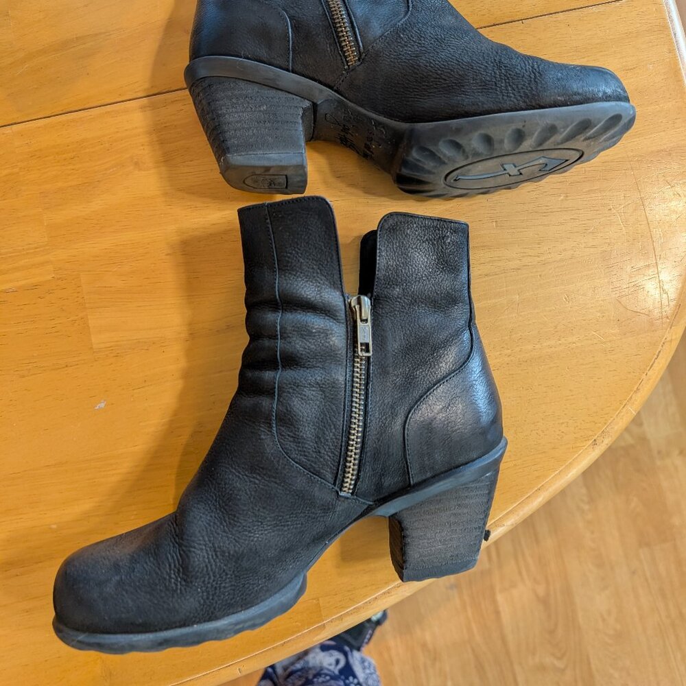 Fluevog Hopefuls Rosy Black Leather Bootie, size 6.5